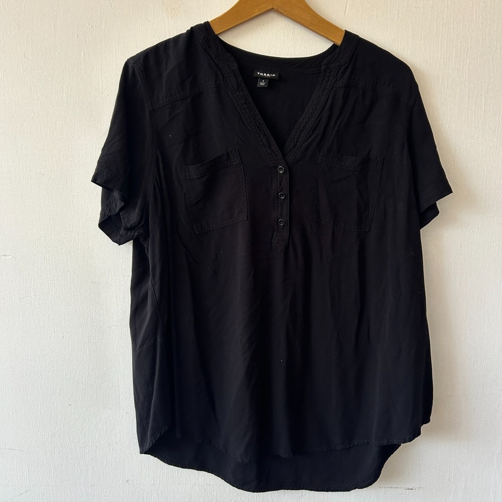 Torrid Harper Henley Shirt Womens 14 Black Short Sleeve Minimalist Grunge Fairy‎